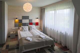 Отели типа «постель и завтрак» Villa Moje Tatry 2 Бялы-Дунаец Трехместный номер Делюкс-3